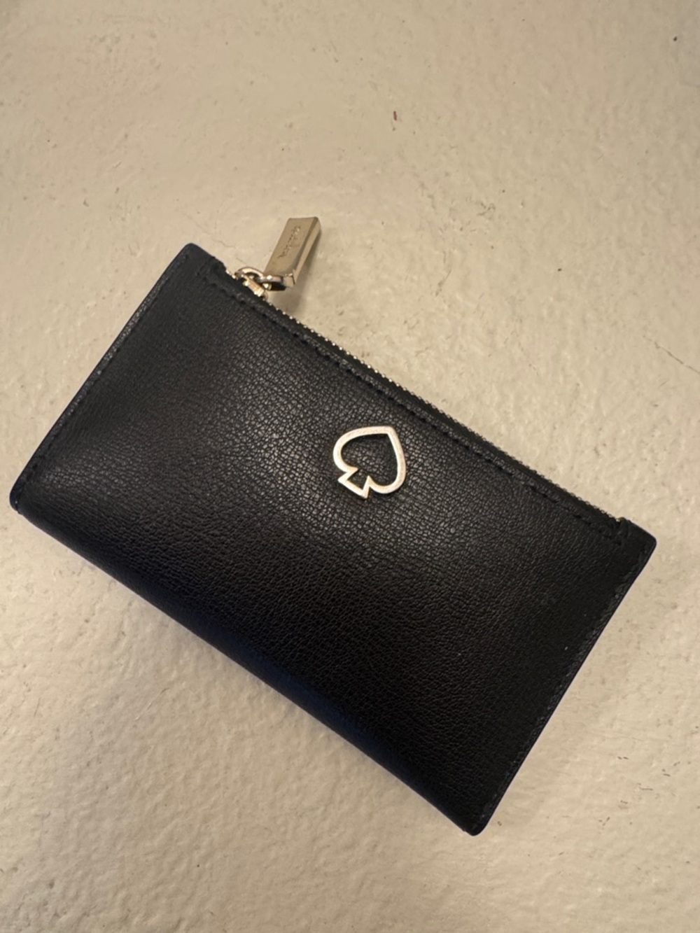 kate spade black leather zip card holder with spade logo